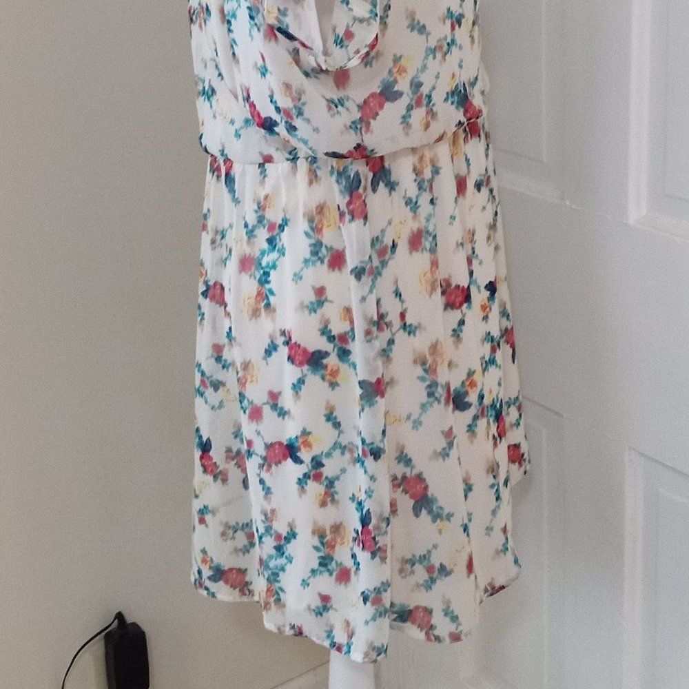 Women's Lovely Short Sleeve Wrap Detail Floral Mini Dress with Lining (Size M) - Picture 4 of 8